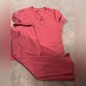 Womens fig scrub top and bottom. MaUve.